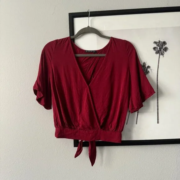 Brandy Melville | EUC Tie Back Cropped Short Sleeve Peasant Blouse in Maroon OS - Picture 2 of 6